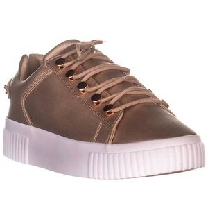 Kendall + Kylie Women's Rae Sneaker
Women’s 9.5.